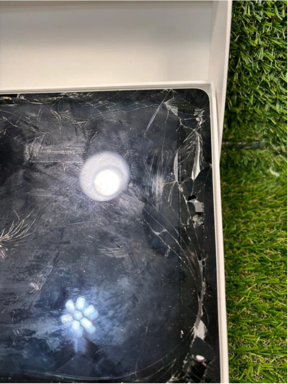 Apple iPad Tablet One Size Black White Damaged #1036